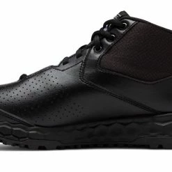 **NEW Style** New Balance Mid Top Field Shoe 7 **NEW Style** New Balance Mid Top Field Shoe